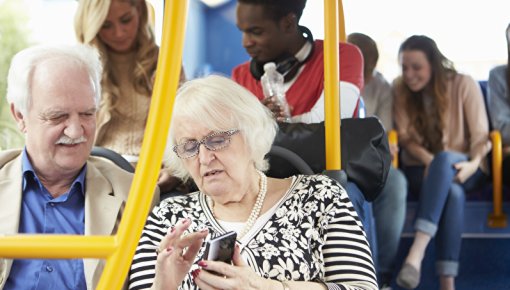 Foto von Paar in einem Bus