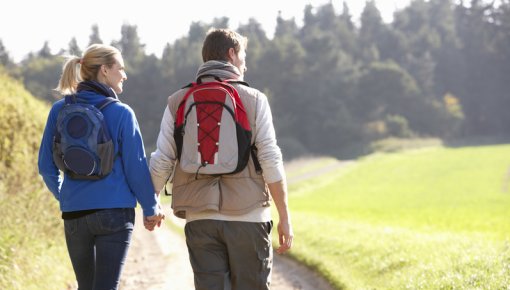 Foto von Paar beim Wandern