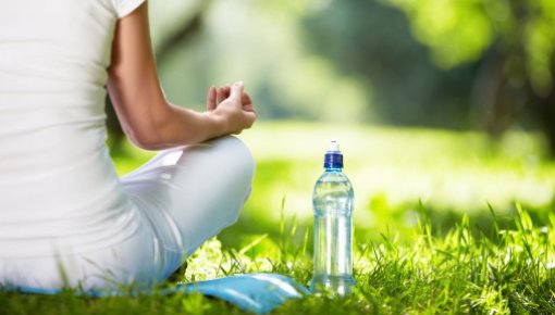 Foto von Frau bei Yoga-Übungen im Freien