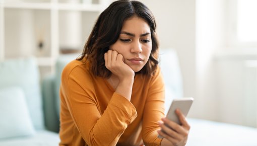 Foto von Frau mit Smartphone