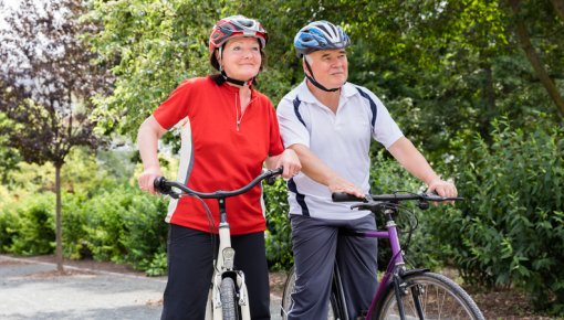 Foto von Paar beim Radfahren